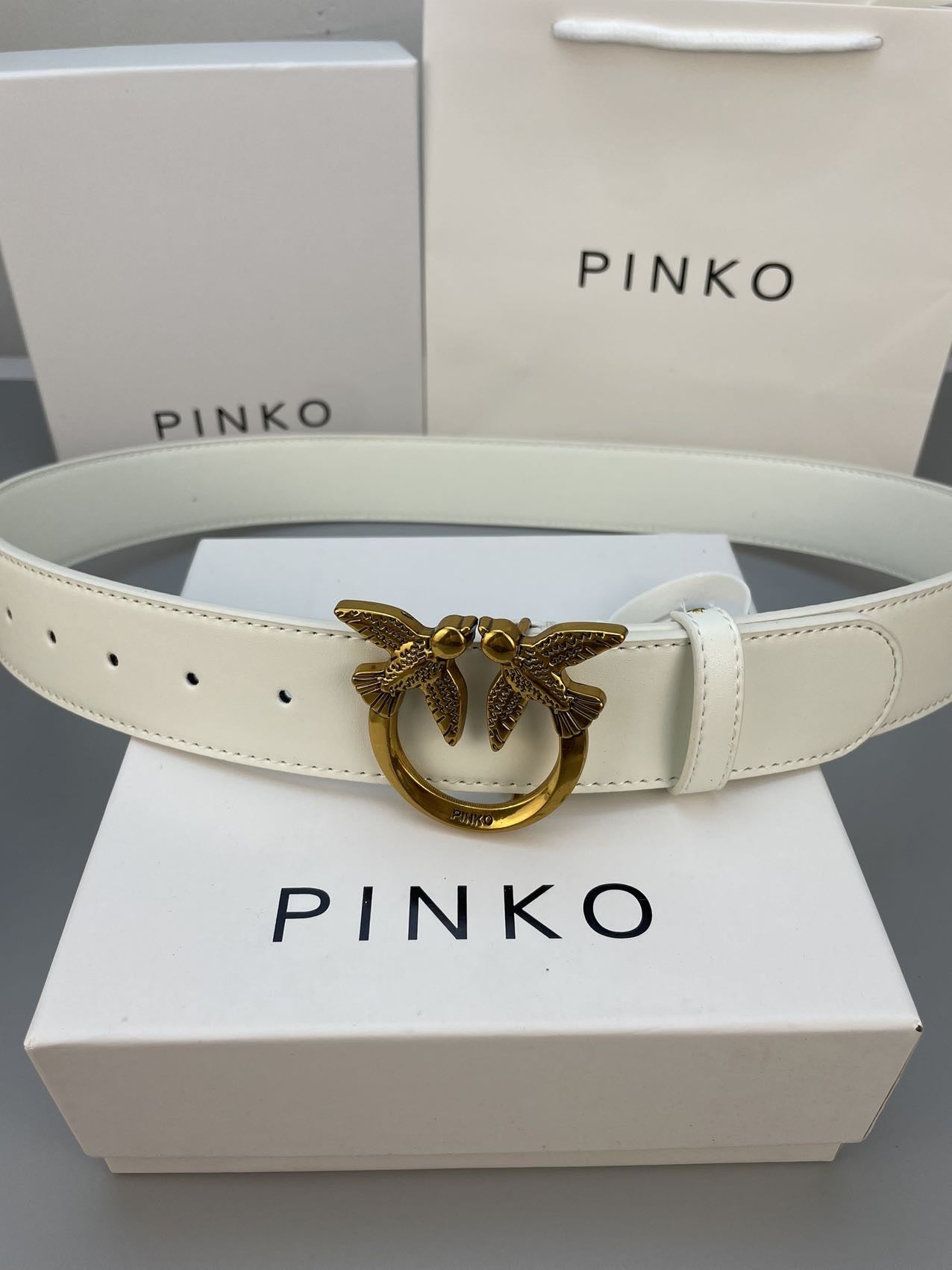 When wearing new men's and women's belts