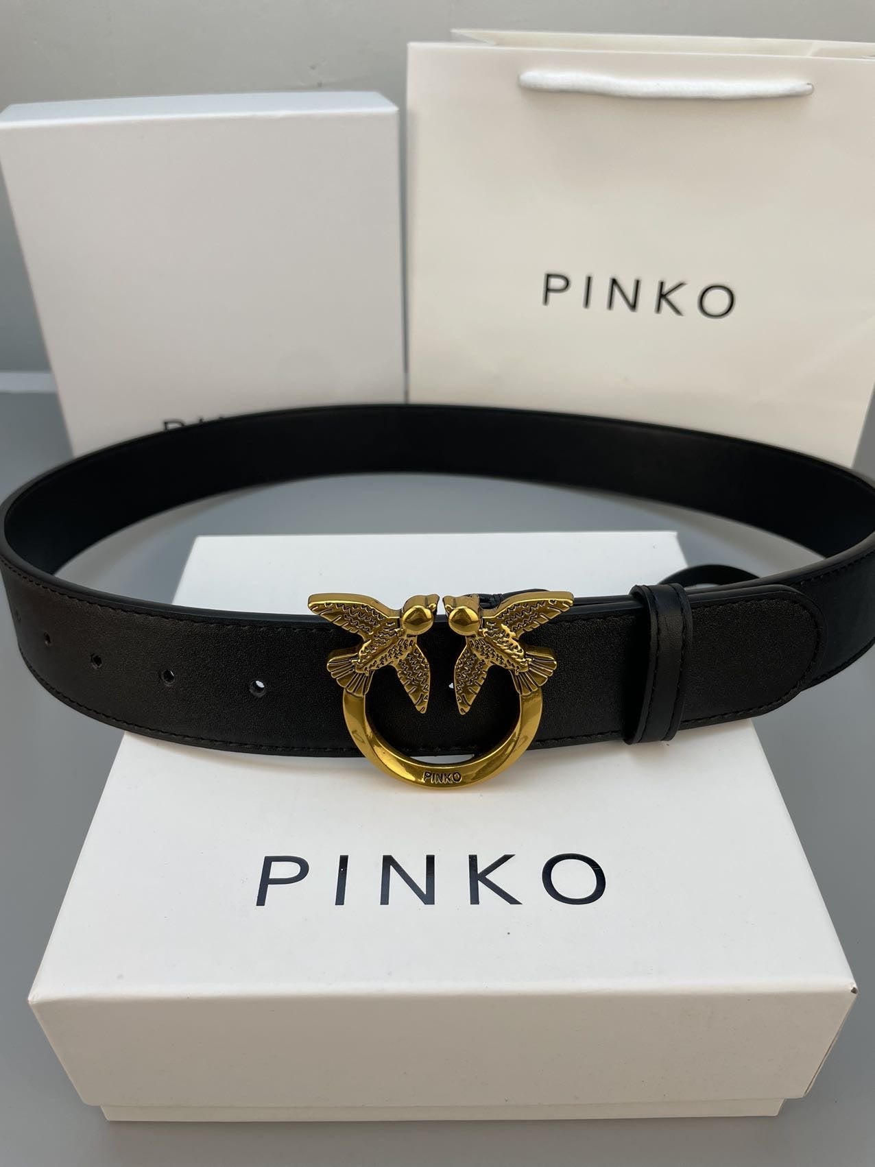 When wearing new men's and women's belts